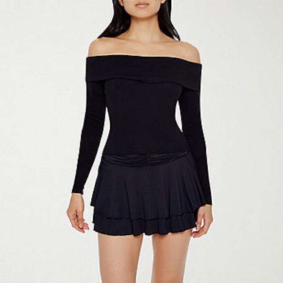 Forever 21 Black Off the shoulder top - Picture 2 of 4